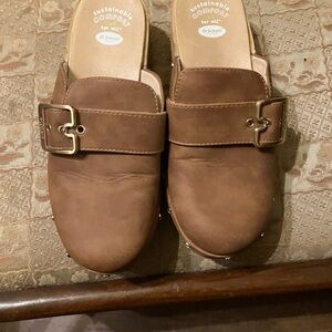 Clogs by Dr Scholls very comfortable